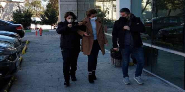 Genç kadının bavulundan 5 tabanca çıktı