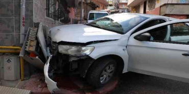 Polisten kaçarken kaza yaptı: Sürücü kaçtı otomobilde uyuşturucu madde bulundu