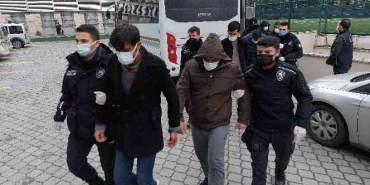 Samsun'da DEAŞ'tan gözaltına alınan 12 yabancı uyruklu şahıs adliyeye sevk edildi
