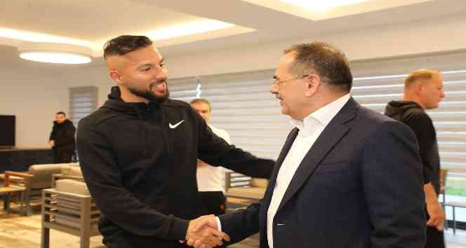 Samsunspor'u zorlu deplasmana Başkan Demir uğurladı