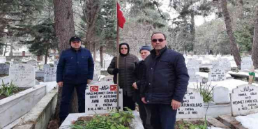 Şehit asteğmen kabri başında dualarla anıldı