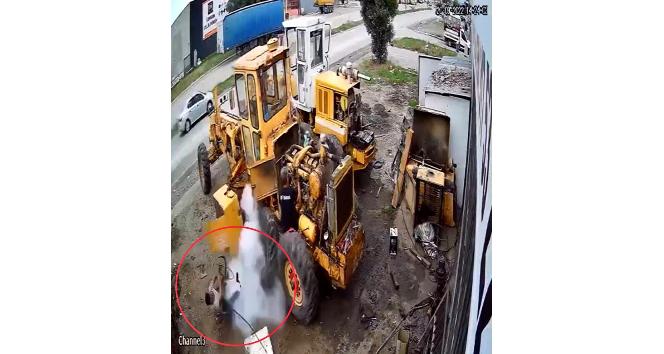 Greyderin lastiğinin patlaması kamerada