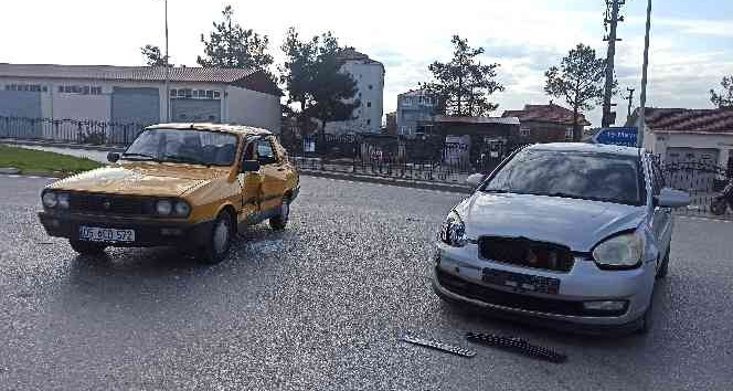 Kavşakta kaza: 1 yaralı