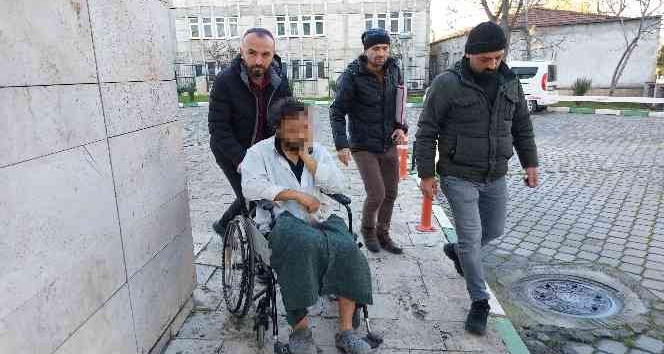 Polisi bıçaklayınca vurulan şahıs tekerlekli sandalye ile adliyeye sevk edildi
