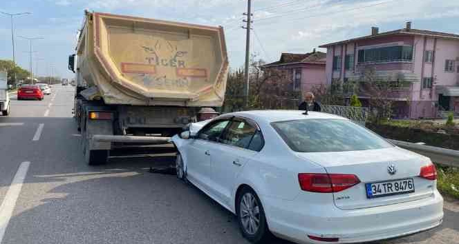 Samsun'da otomobil tıra çarptı: 1 ölü
