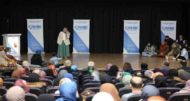 Yazar Merve Gülcemal Caniklilerle konferansta buluştu