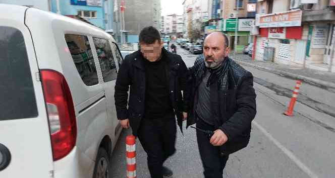 Okulda annesini öldüren çocuk polise teslim edildi