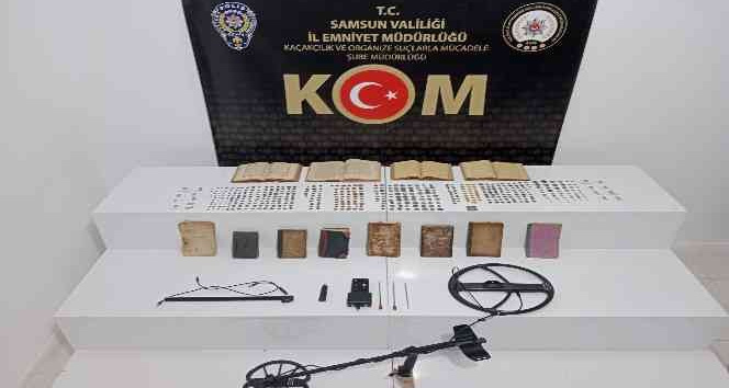 Samsun'da 503 adet altın para, sikke ve 12 adet el yazmalı kitap ele geçirildi