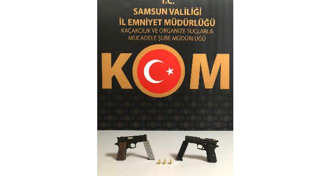 Samsun'da bir araçta 2 ruhsatsız tabanca ele geçirildi