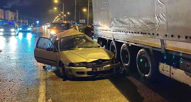 Samsun'da otomobil ile tır çarptı: 1 ölü, 1 yaralı