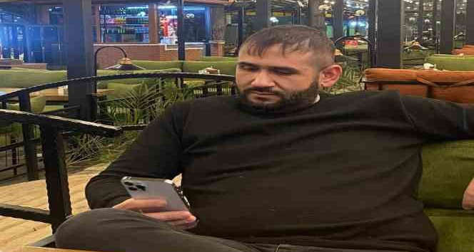 19 yaşındaki genç ablasını ve erkek arkadaşını öldürüp kendini ihbar etti