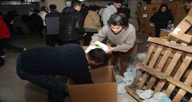 Atakum'dan deprem bölgesine 39 tır ve 56 araçlık yardım
