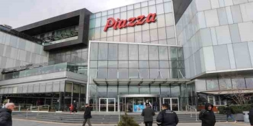 Çocuğunu kaybettiği gerekçisiyle AVM'de intihara kalkıştı