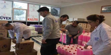 Liseden depremzedelere 1 ton hijyenik malzeme desteği