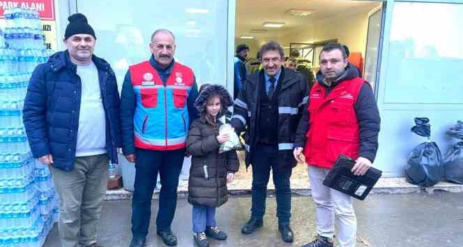 Minik Elif Zehra, kumbarasında biriktirdiği 410 lirayı depremzedelere gönderdi