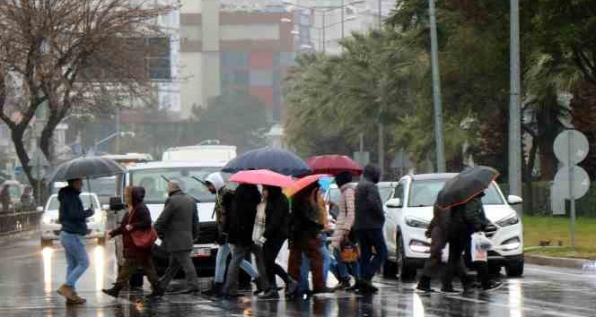 Samsun'a beklenen yağış geldi: Metrekareye 44,2 kilo yağış düştü
