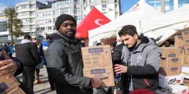 Samsun'dan deprem bölgesine yardım zinciri: Yabancı öğrenciler de destek verdi