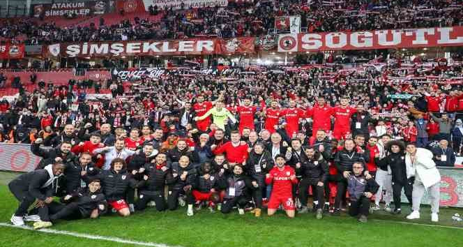 Samsunspor, ligde 90 hafta sonra lider oldu