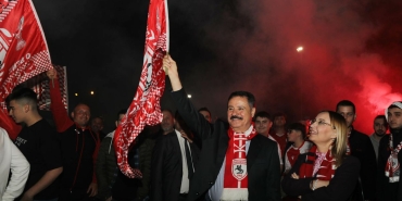 atakum-belediye-lideri-cemil-deveci-yilport-samsunspor-taraftarina-bin-bilet-ikram-etti-qq63AWis.jpg