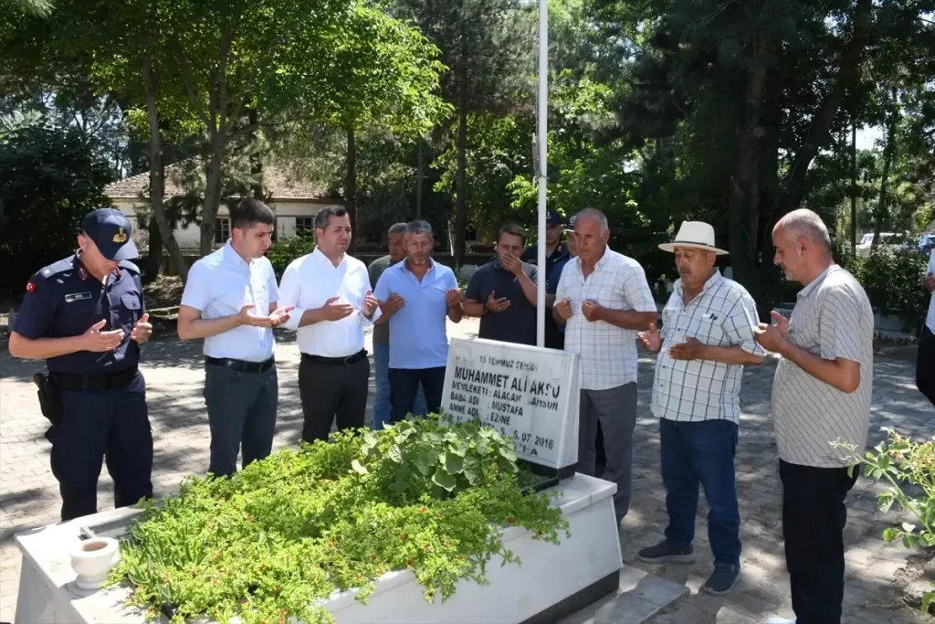 Alaçam'da 15 Temmuz şehitlerinin kabirleri ve ailelerine ziyaret