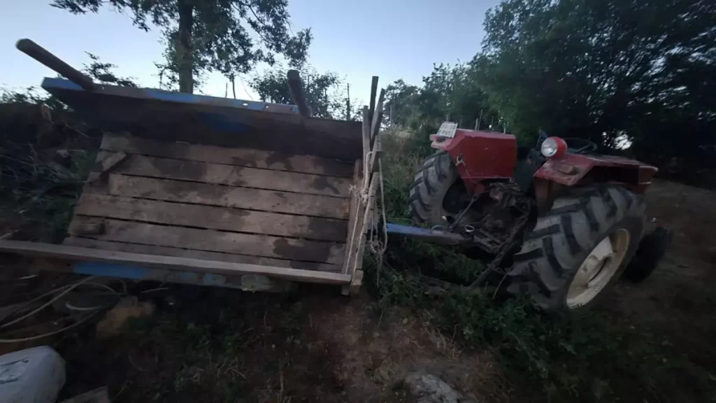 Kavak'ta Traktör Devrildi, Bir Kadın Ağır Yaralandı