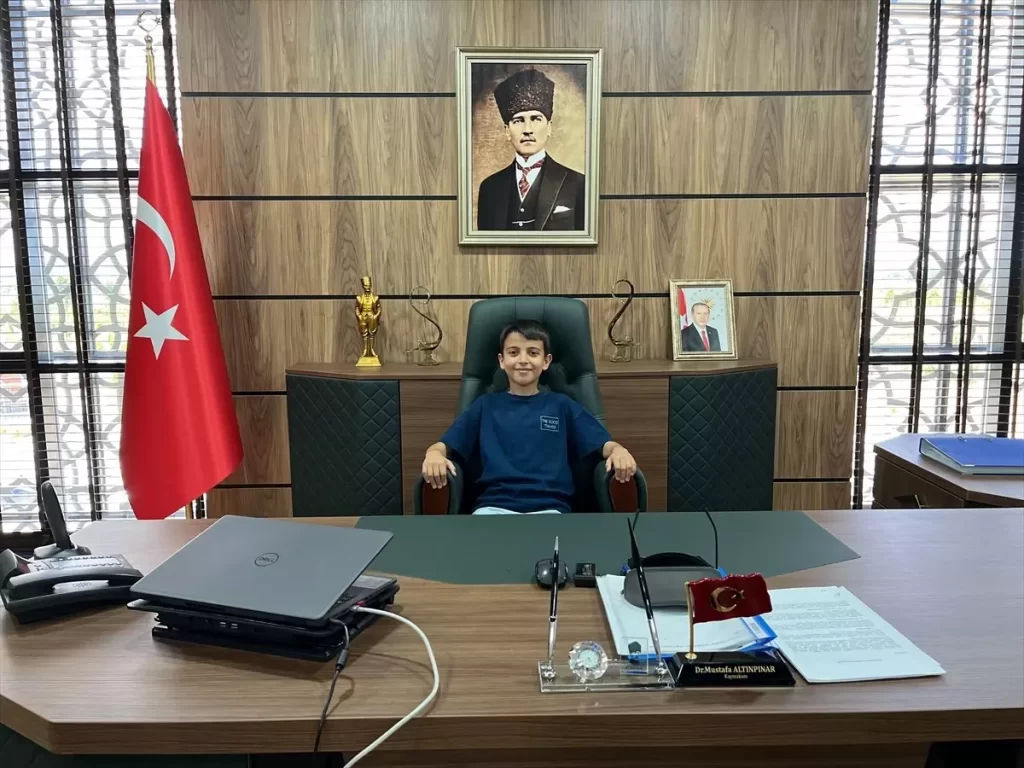 Öğrenci Ömer Sedat Güler, Kaymakam Altınpınar'ı Ziyaret Etti