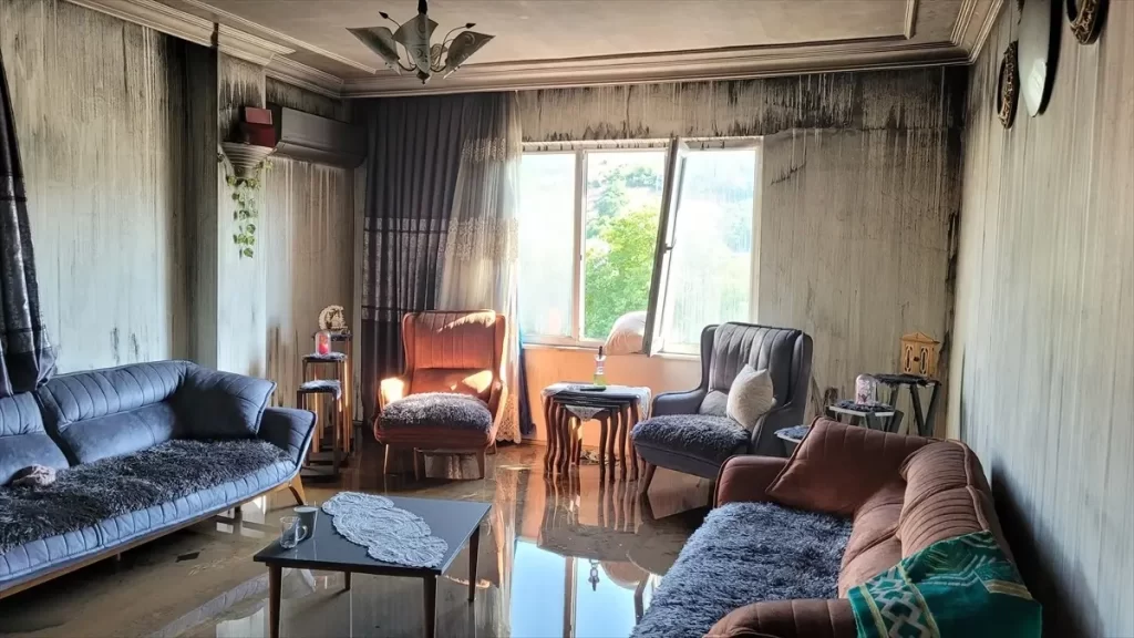 Samsun Tekkeköy'de Ev Yangını: Bir Kişi Dumandan Etkilendi