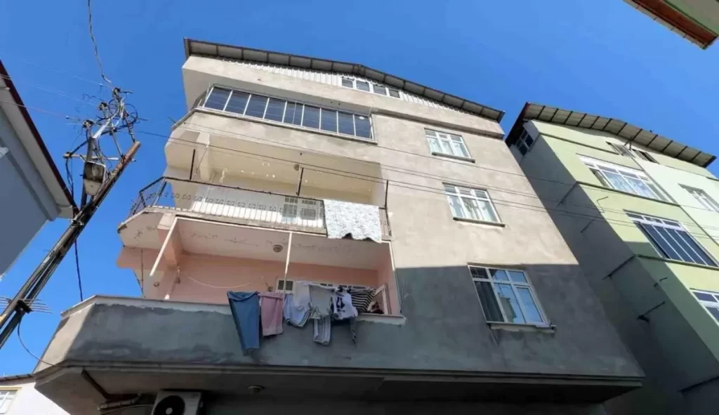 Samsun'da 4 Yaşındaki Çocuk 3. Kattan Düştü