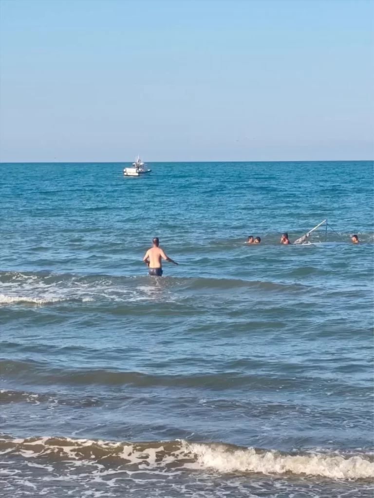 Samsun'da Alabora Olan Teknedeki 5 Kişi Kurtarıldı