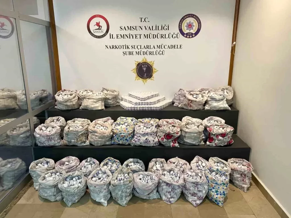Samsun'da Araçta 265 Bin Uyuşturucu Hap Ele Geçirildi
