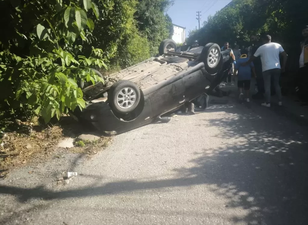 Samsun'da Otomobil Devrildi: 4 Yaralı