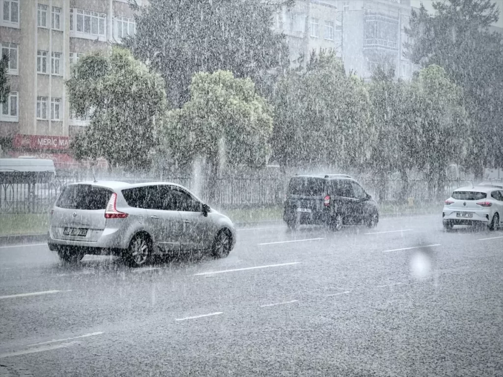 Samsun'da Sağanak Yağış Hayatı Olumsuz Etkiledi
