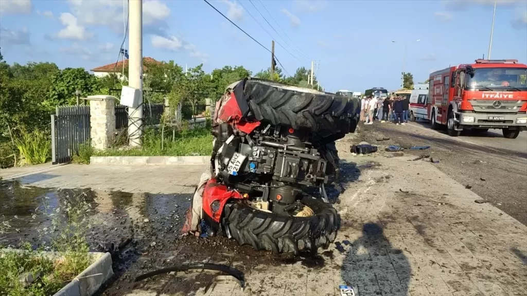 Samsun'da Tırın Çarptığı Traktör Sürücüsü Hayatını Kaybetti