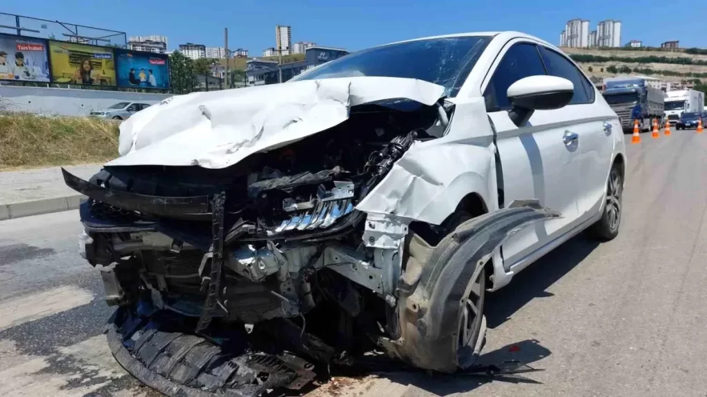Samsun'da Trafik Kazası: 2 Polis ve 1 Üsteğmen Yaralandı