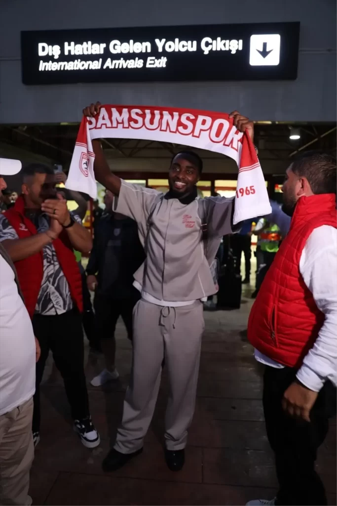 Samsunspor'un Yeni Transferi Antoine Makoumbou Samsun'a Geldi