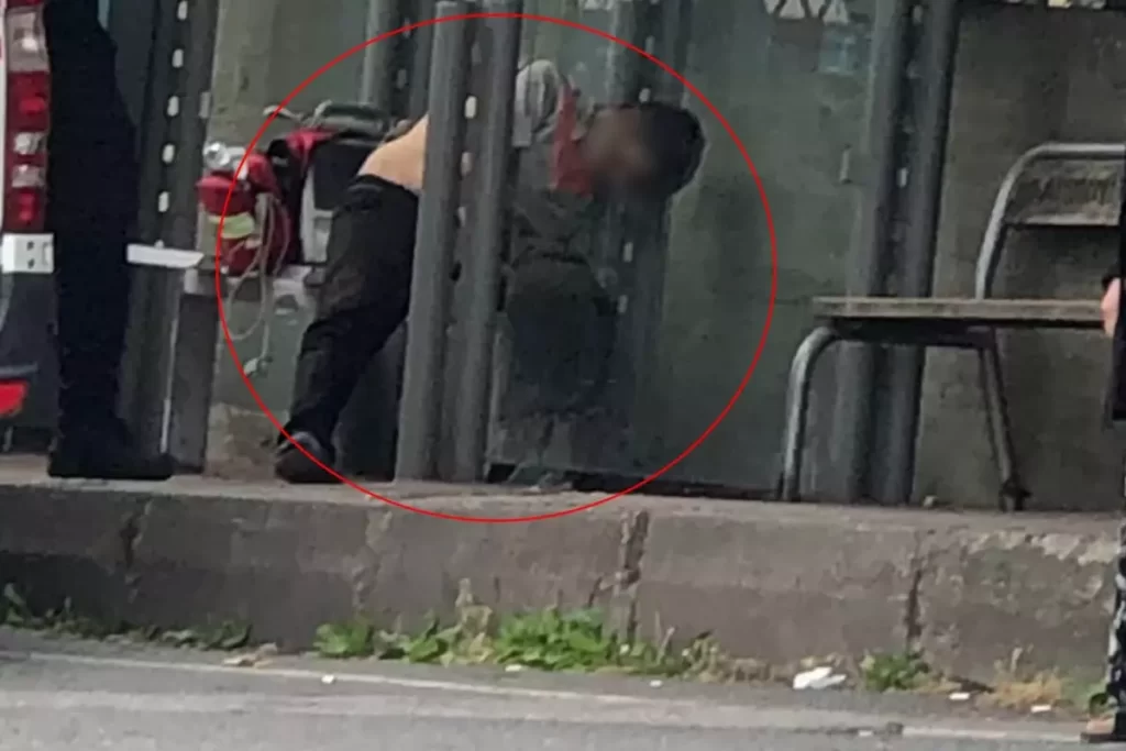 Taburcu olduktan dakikalar sonra durakta can verdi