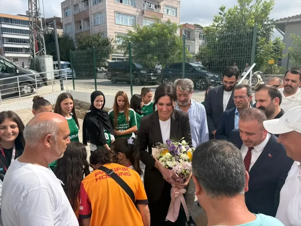Çiğdem Karaaslan Alaçam'da Spor Tesisini Ziyaret Etti