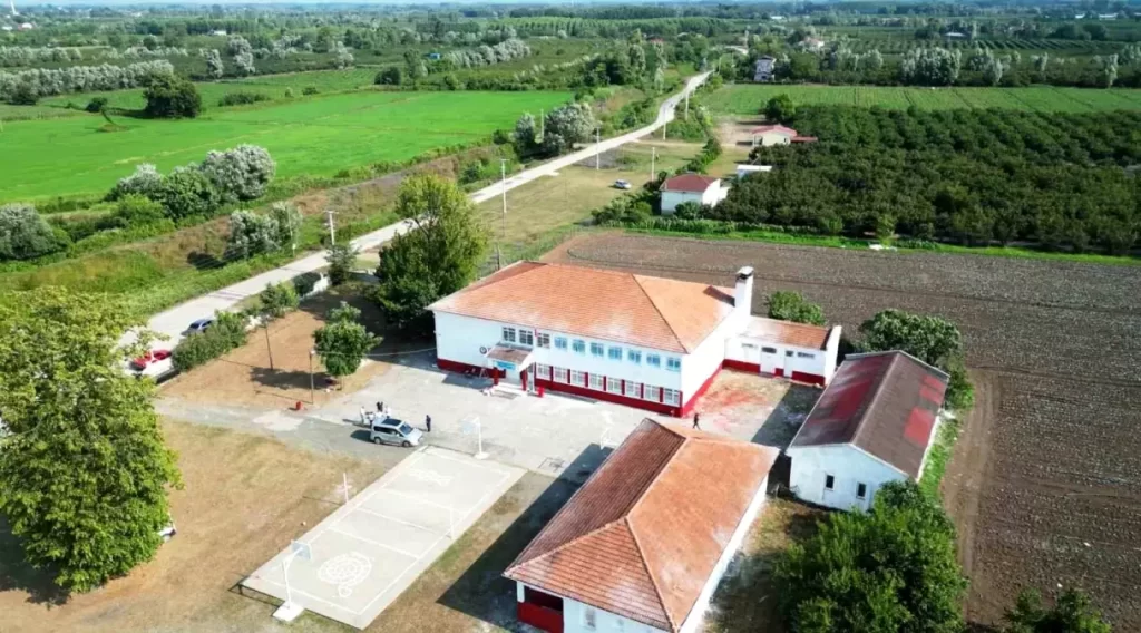 Samsun'da Okullar Kırmızı-Beyaz Renklerle Yenilendi