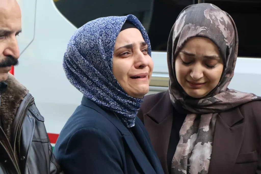 Eşi ile 2 kızını heyelan faciasında kaybeden anne, keşifte gözyaşı döktü: Hayatımı mahvettiler