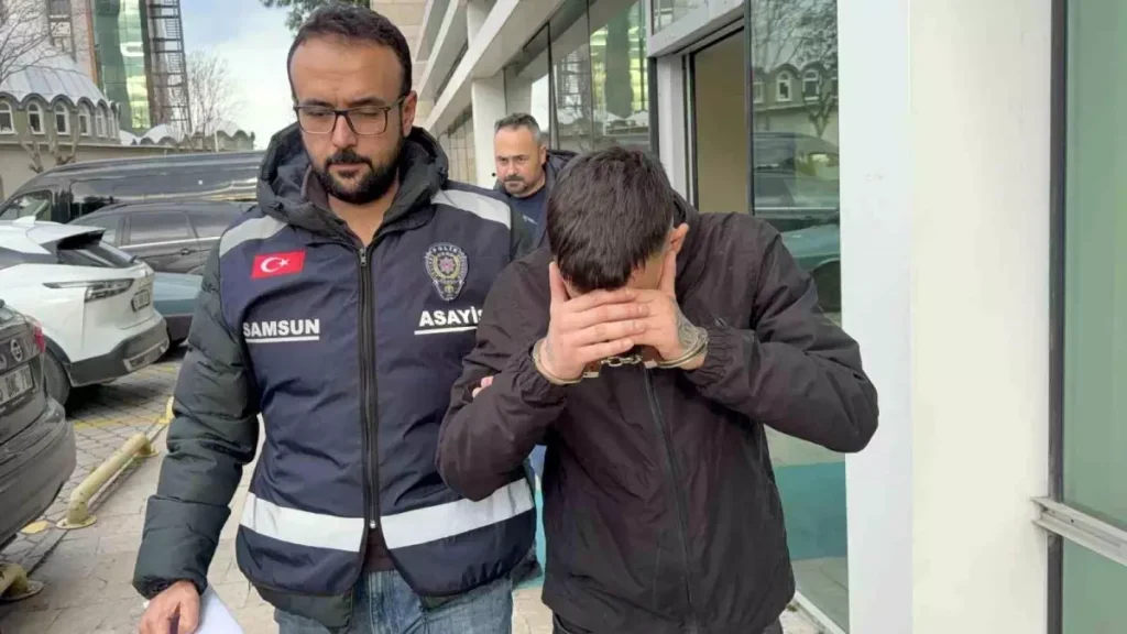 Gümüşçünün vitrin camını kırıp altın zannettiği bilezikleri çaldı