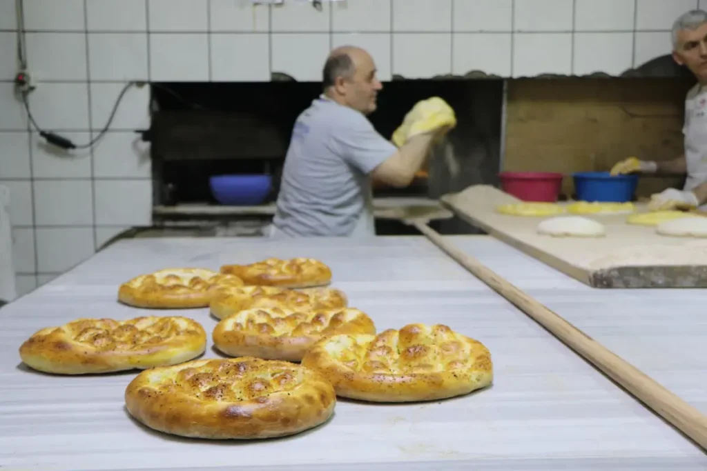 Ramazanda Fırıncılar Oruçlarını Tutarak Çalışıyor