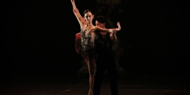 Bir çocuğun hayalden sahneye uzanan yolculuğunu anlatan