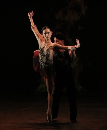 Bir çocuğun hayalden sahneye uzanan yolculuğunu anlatan