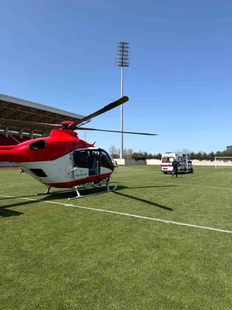 Gökyüzünden umut: Solunum sıkıntısı yaşayan bebek helikopterle taşındı