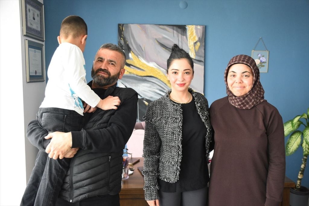 Otizmli çocuğun kolunda 