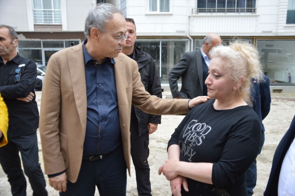MHP Genel Başkan Yardımcısı Topsakal, selden etkilenen Havza