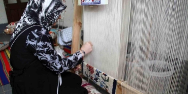 Annesinden öğrendiği sanatı yaşatıyor