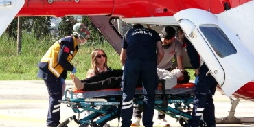Baltayla odun keserken yaralanan çocuğun imdadına ambulans helikopter yetişti