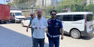 Eski eşini darbedip, iş yerine zarar verdi