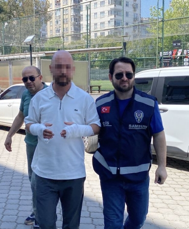 Eski eşini darbedip, iş yerine zarar verdi
